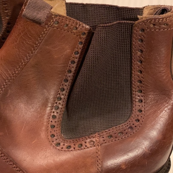 Kenneth Cole Men's chelsea boot with brogue details in brown leather Italy - Picture 8 of 16